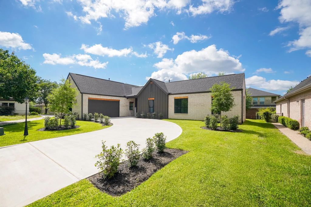 32 Englewood Court, Montgomery