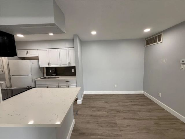 9550 Deering Drive 210, Houston