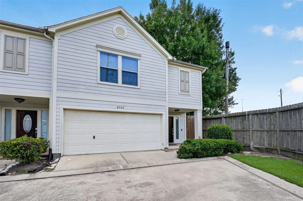 2735 Woodridge Manor Drive, Houston