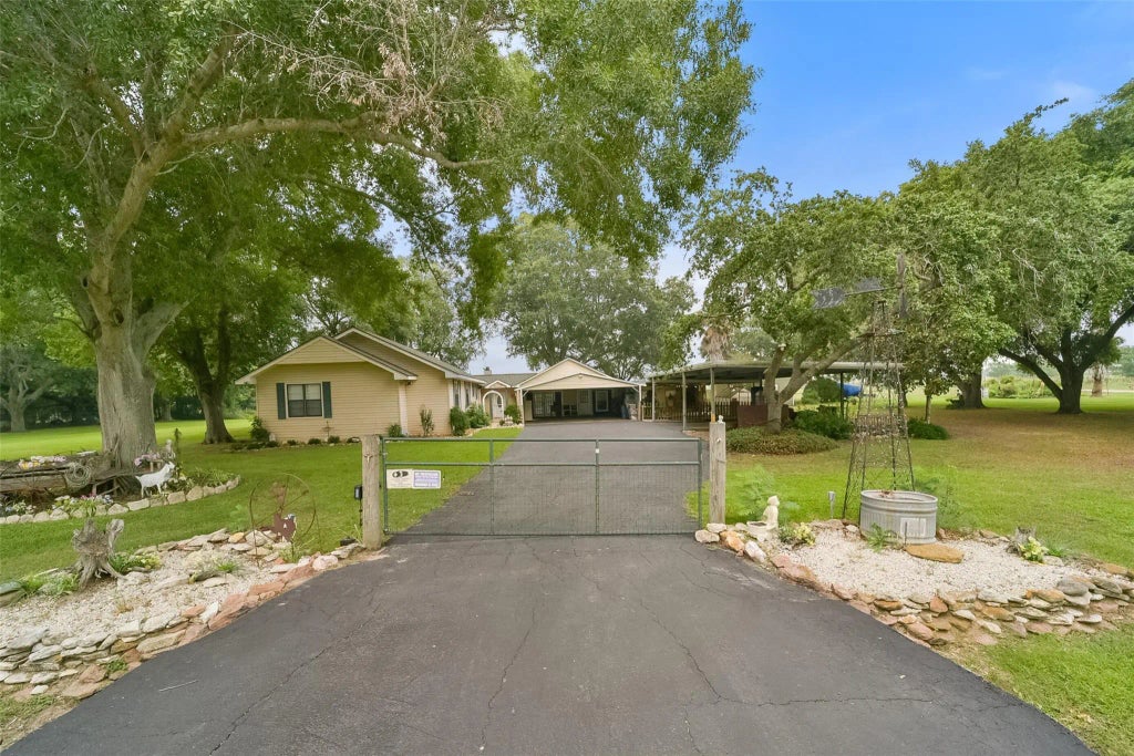 13710 Mueck Road, Needville