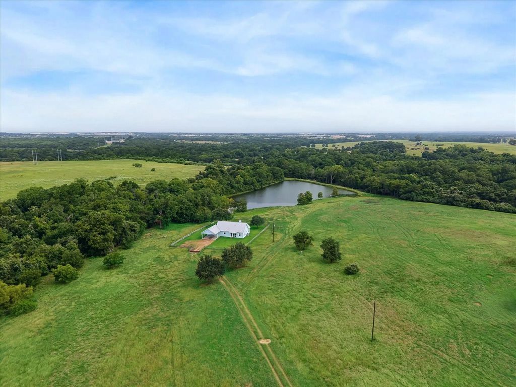 955 Spring Creek Road, Brenham