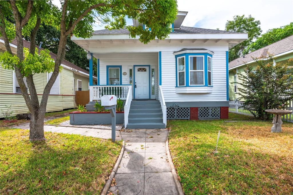 2915 Avenue N 1/2 Street 1/2, Galveston