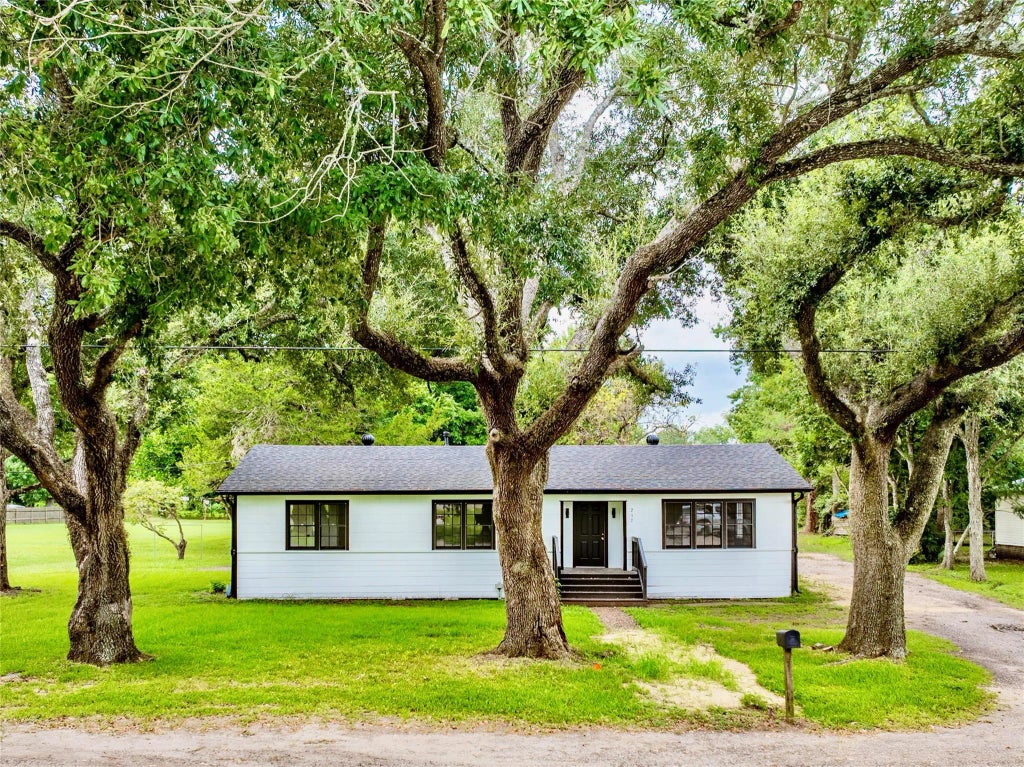 257 County Road 2003 N, Hardin