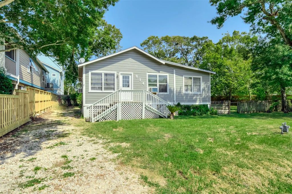 914 Hawthorne, Clear Lake Shores