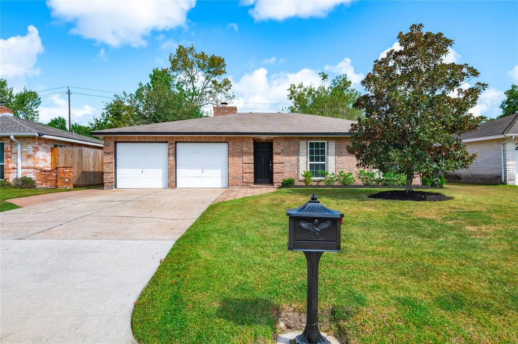 16735 Townes Road, Friendswood