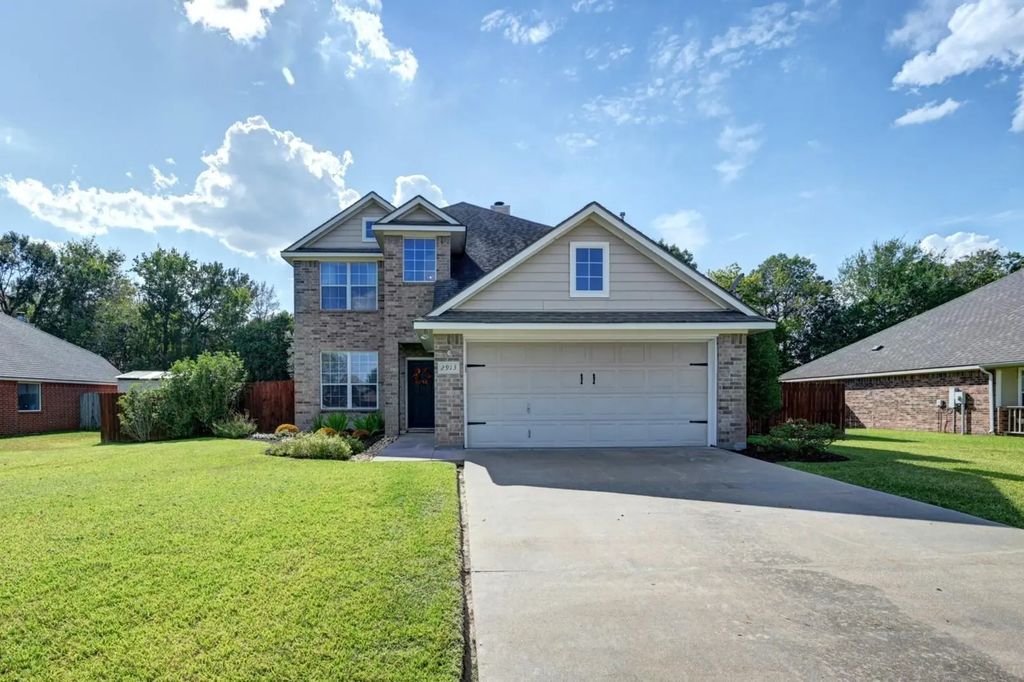 2913 Oakwood Drive, Brenham