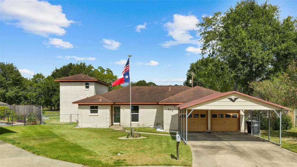 503 Allen Court, Alvin