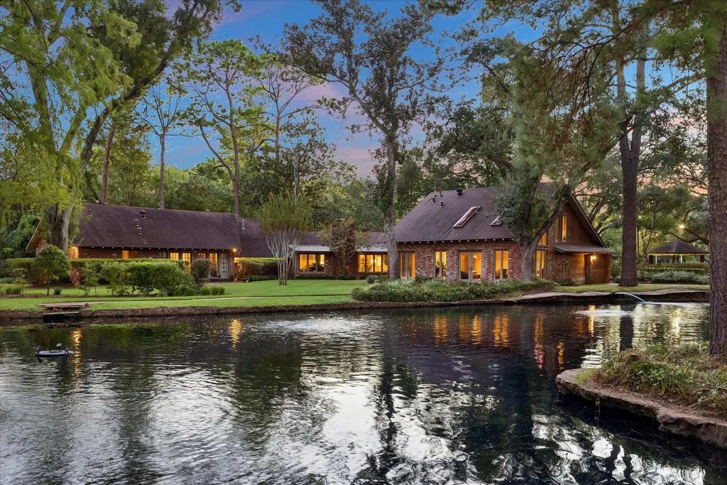 24 W Rivercrest Drive, Houston