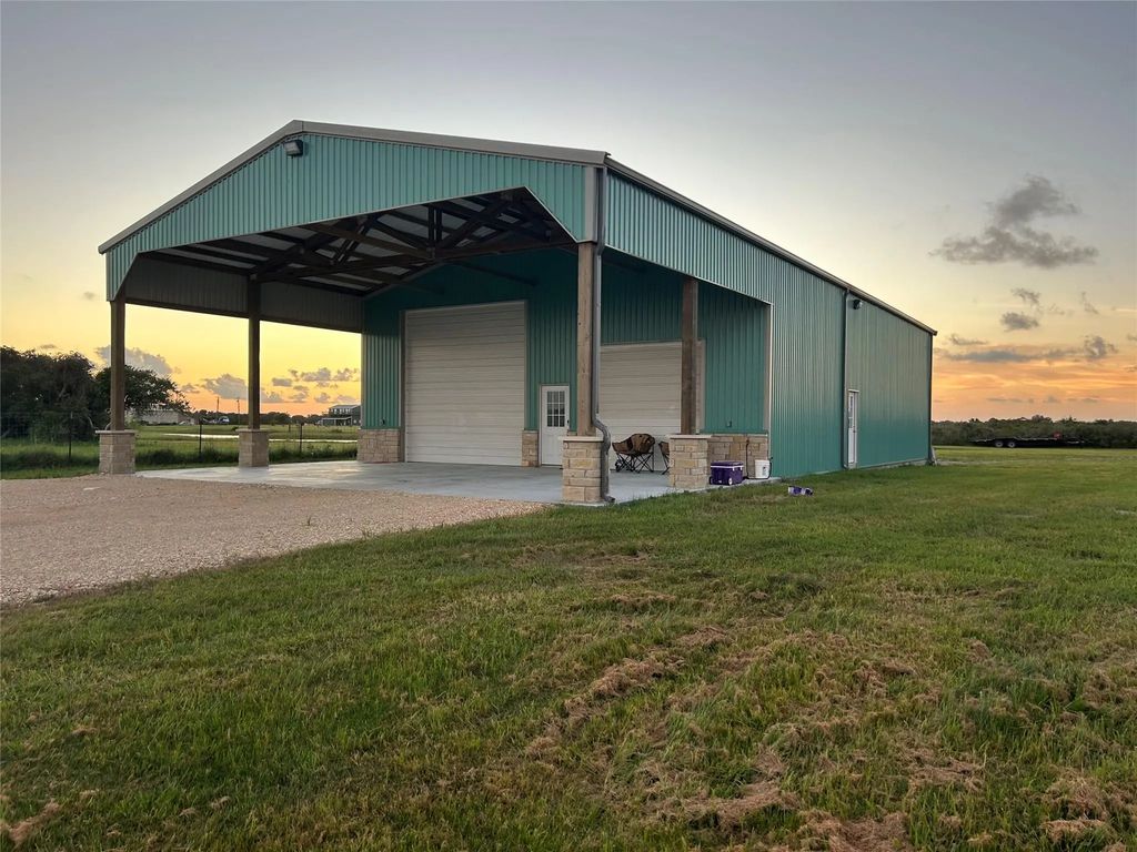 185 E Tiki Drive, Seadrift