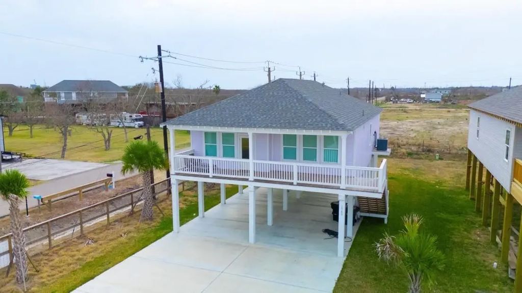 1342 Sapphire Palms Court, San Leon
