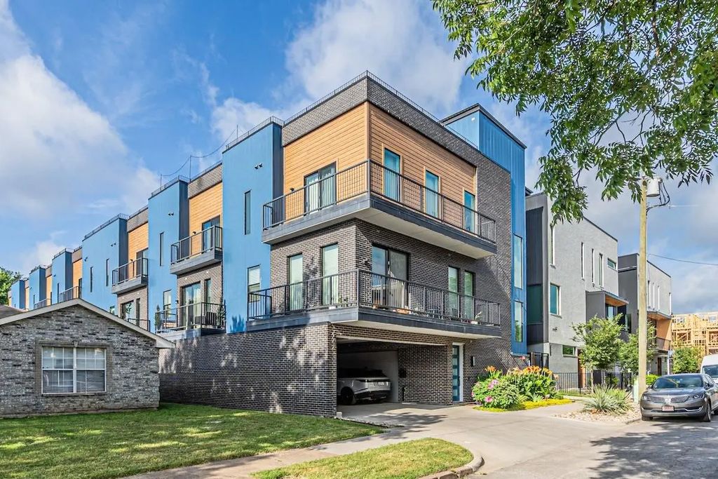 422 W 9th Street 103, Dallas