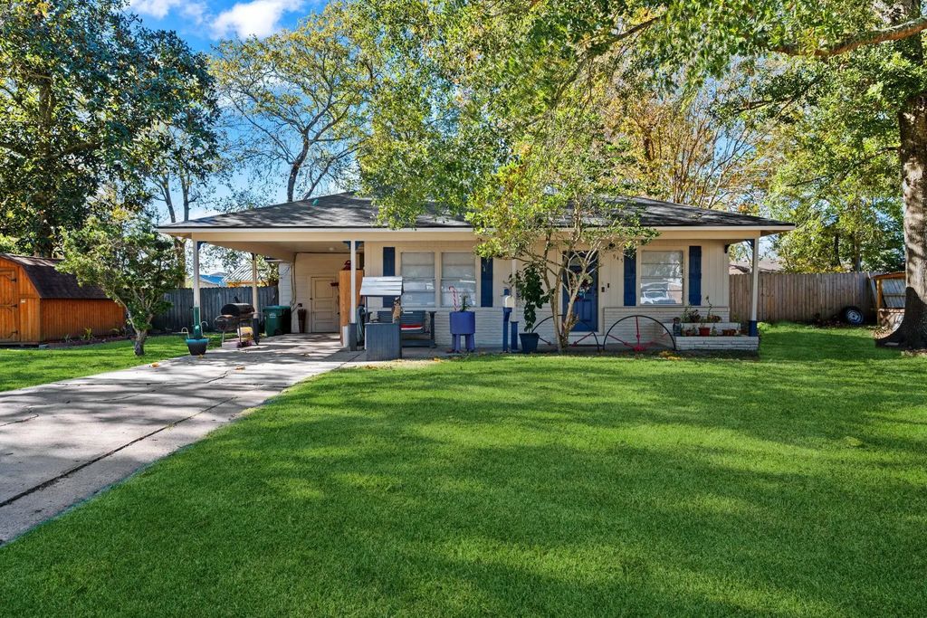 945 N Travis Street, Liberty