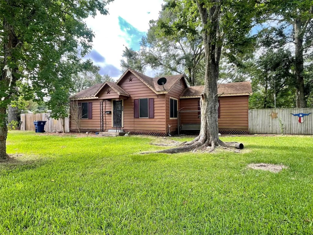718 E Wilkins Street, Angleton