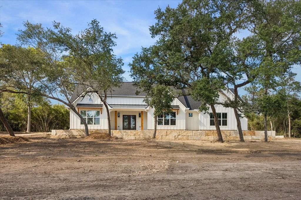 107 Woodland Creek Lane, La Grange