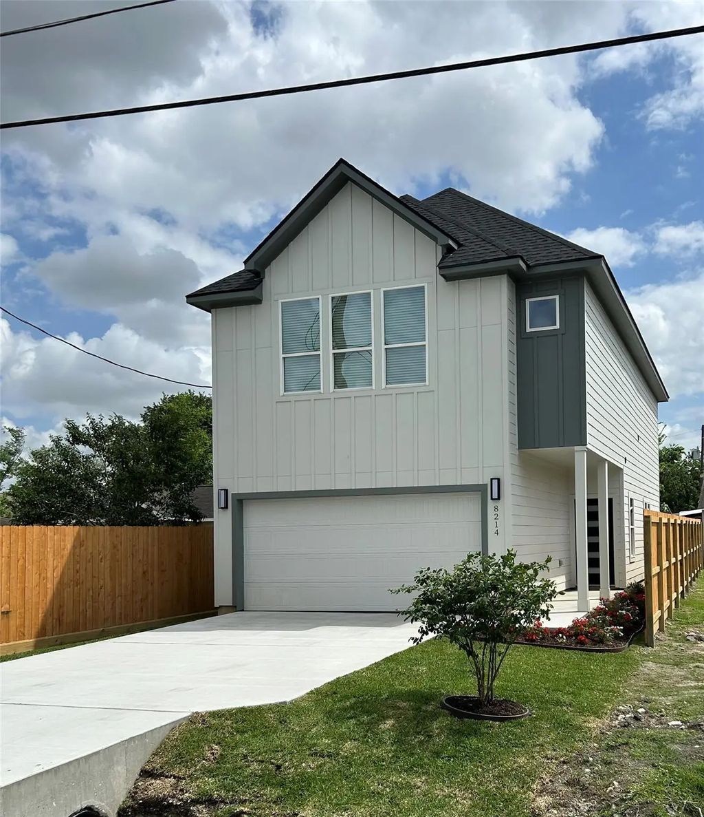 8214 Cowart Street, Houston