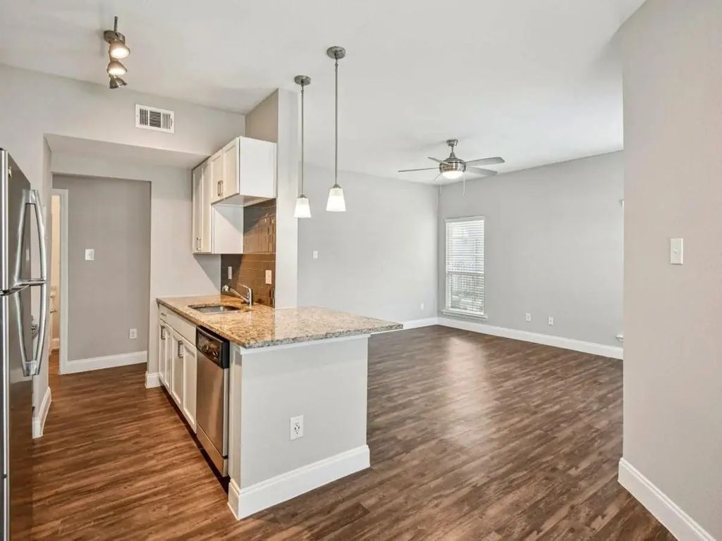 4211 Clay Hill Drive 505, Houston