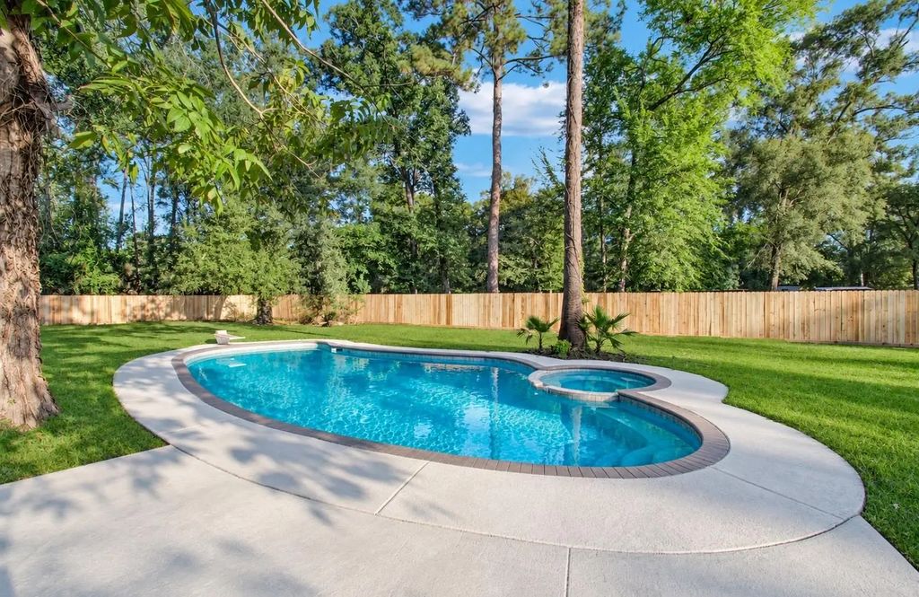 16718 Charleston Drive, Splendora