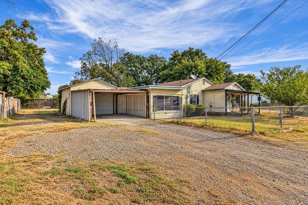 4027 Hollis Street, Haltom City