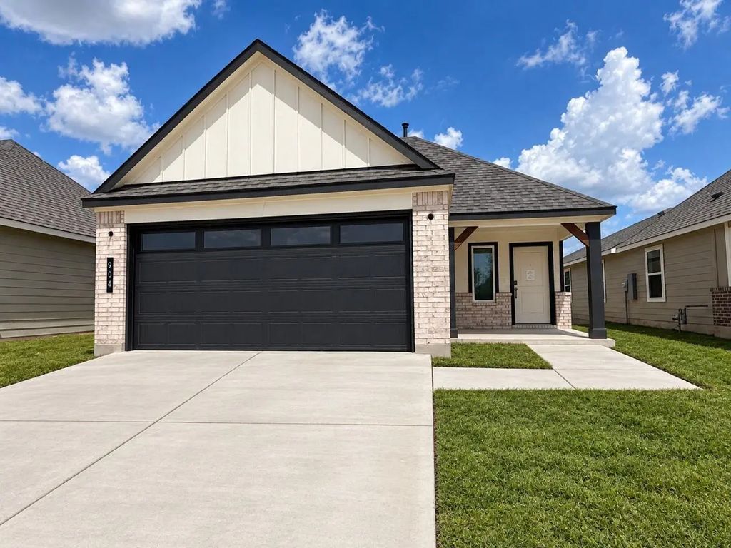 904 Lady Bird Lane, College Station