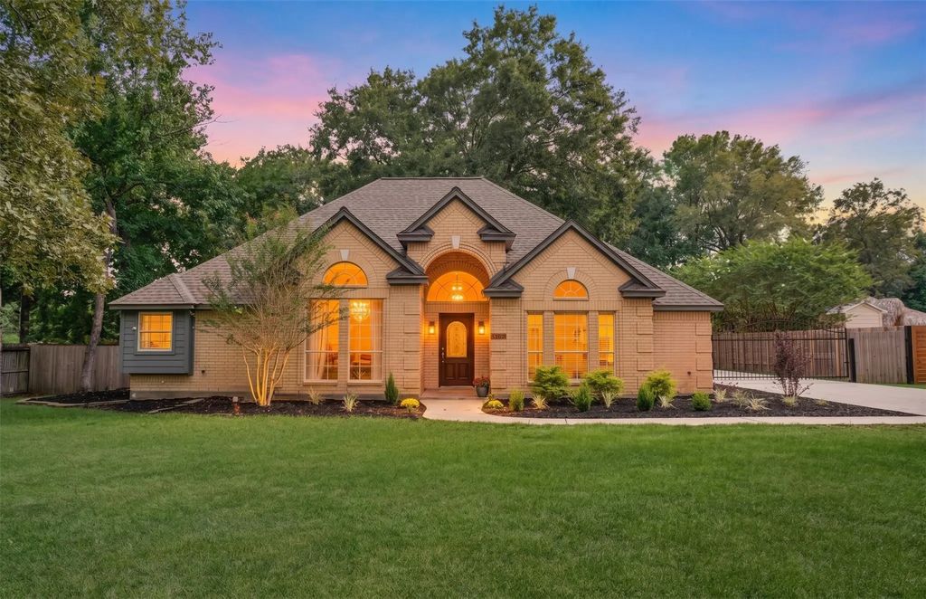 1107 Chateau Woods Parkway Drive, Conroe