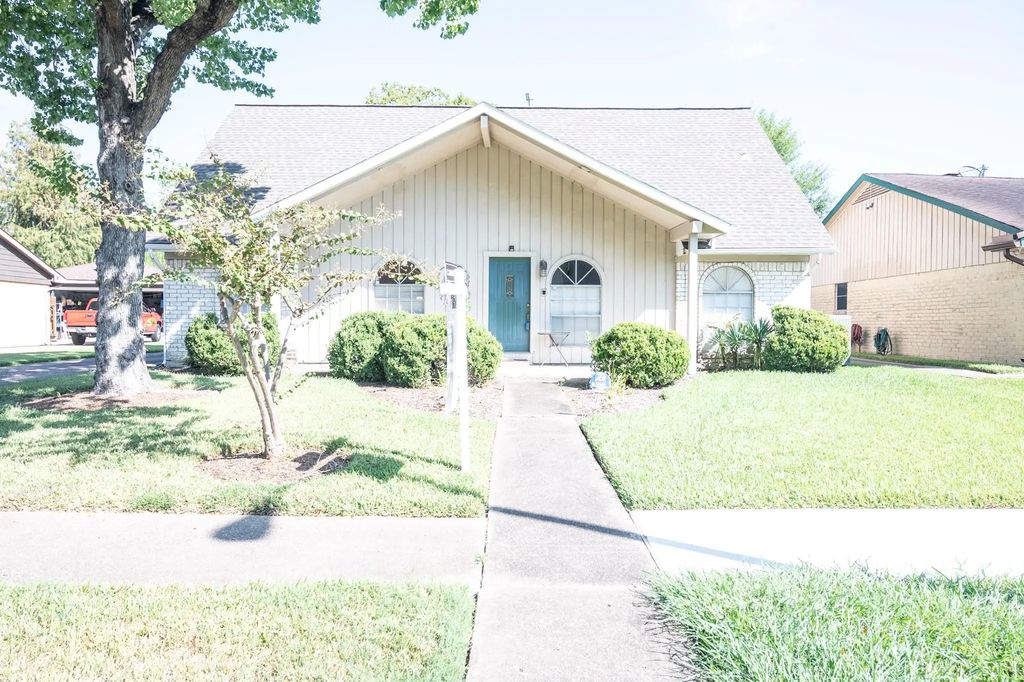12238 Meadowdale Drive, Meadows Place