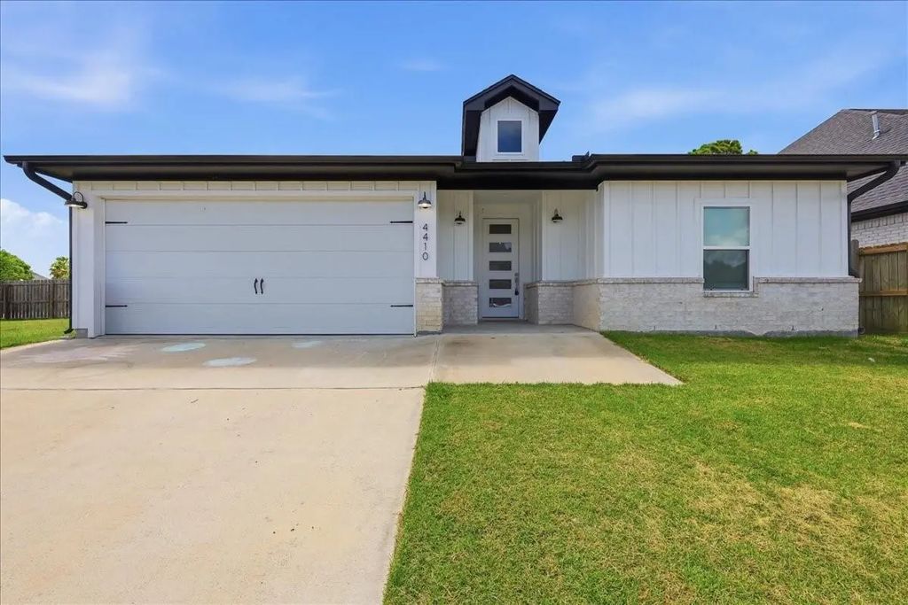 4410 Emerlyn Lane, Port Arthur