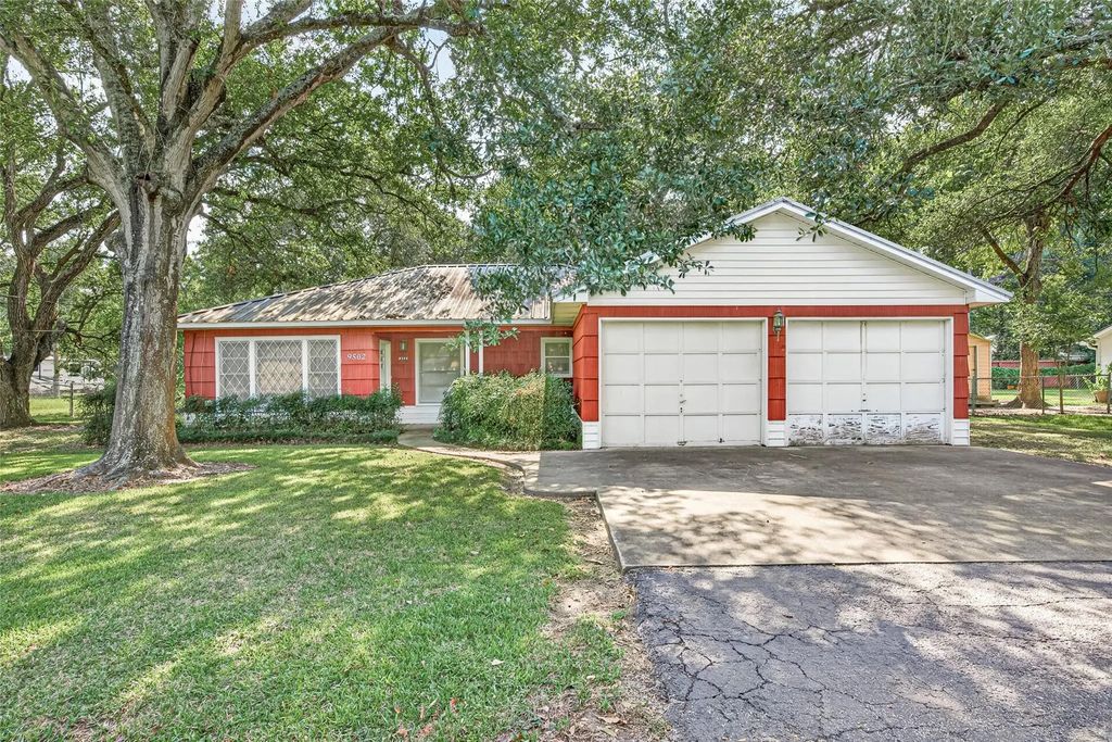 9502 Line Street, Needville