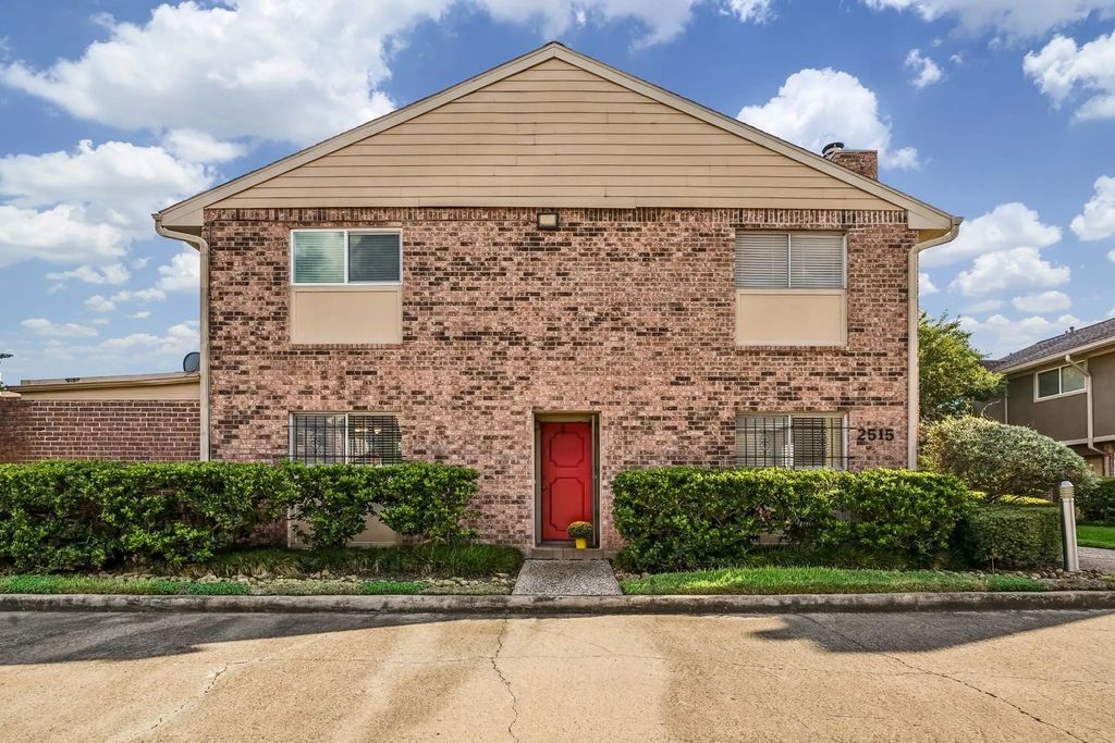 2515 Bering Drive 1, Houston