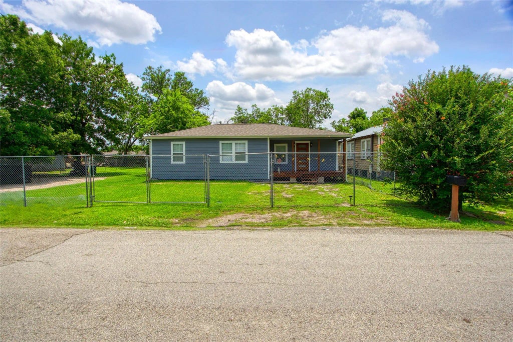 7966 Bonaire Street, Houston