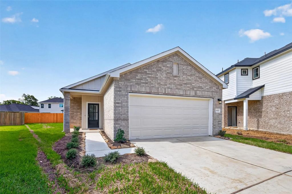 224 Emerald Thicket Lane, Huffman