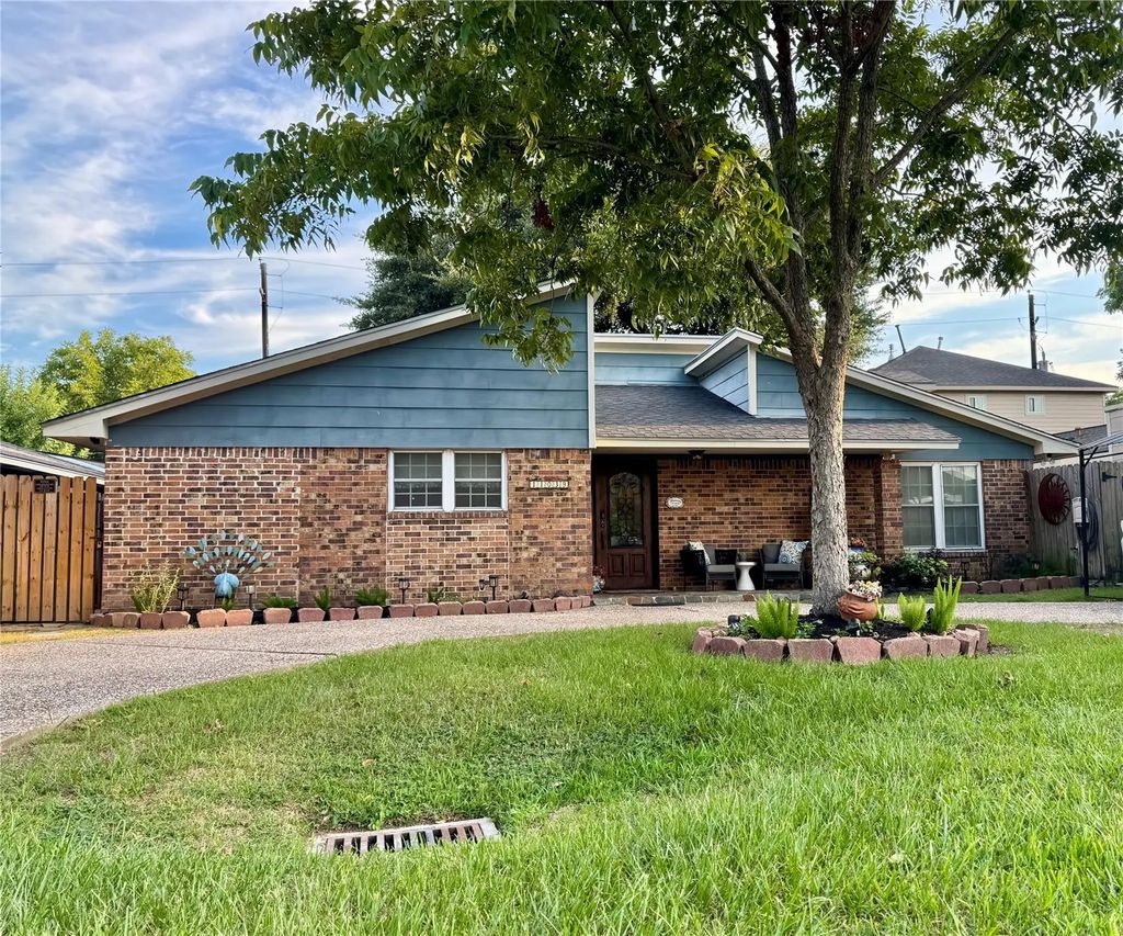 11039 Pine Cone Lane, Houston