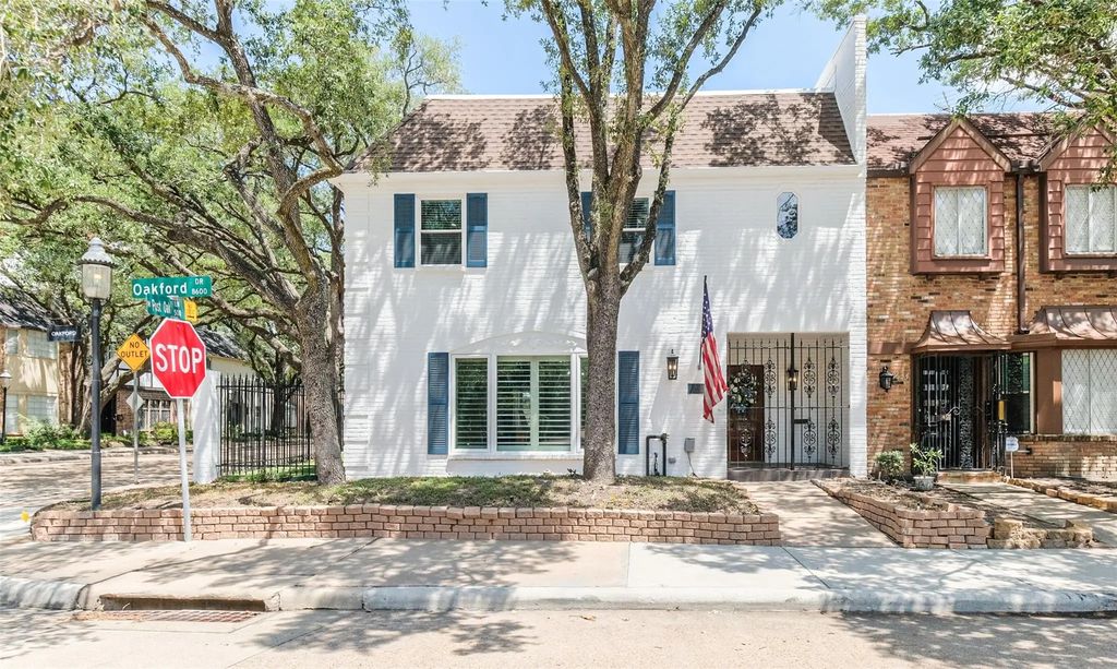 8638 Oakford Drive, Houston