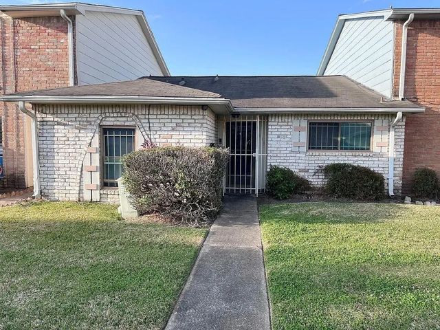 6439 S Briar Bayou Drive, Houston