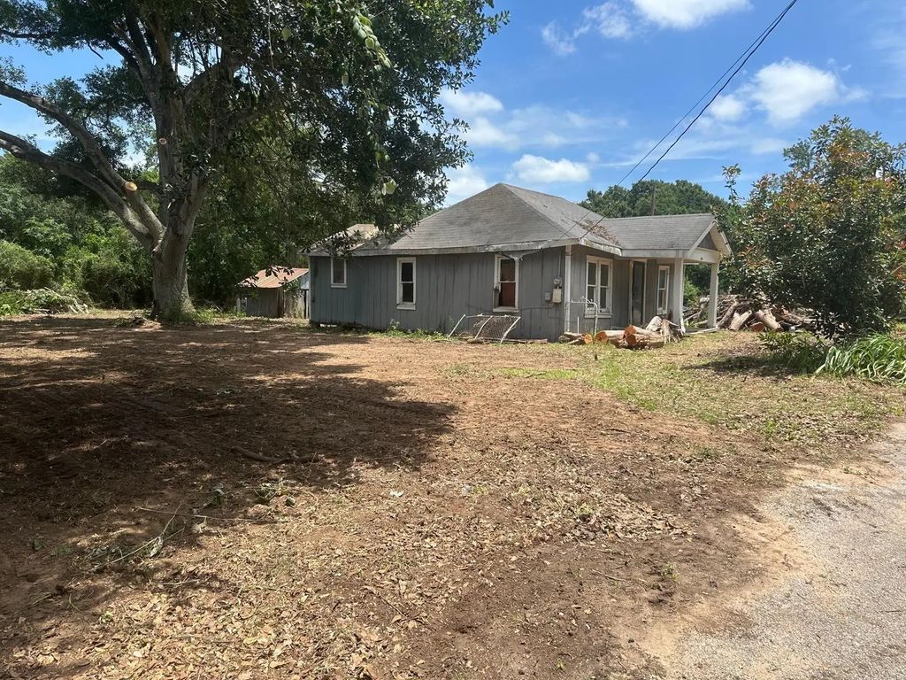 726 Travis Street, Sealy