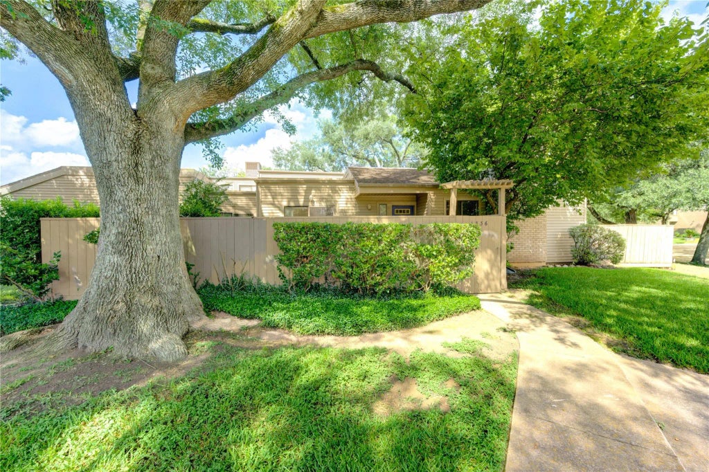 1336 Chardonnay Drive, Houston