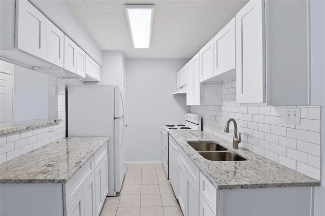 2750 Holly Hall Street 510, Houston