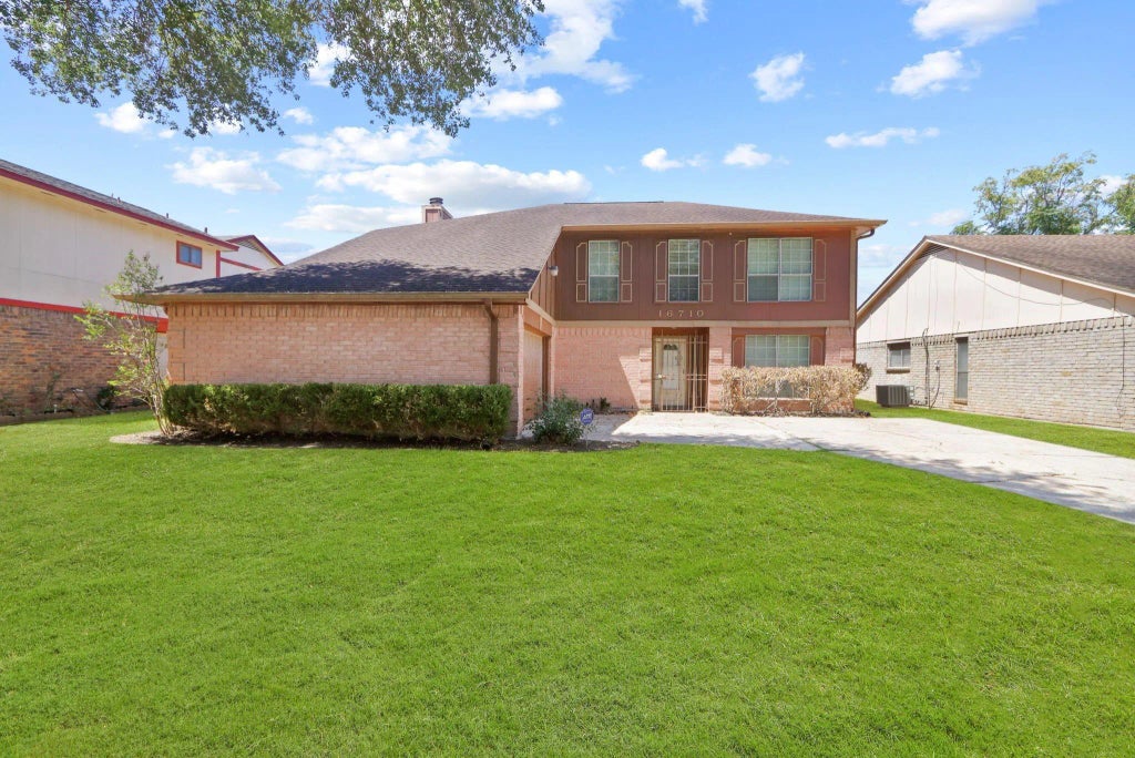 16710 Lost Quail Drive, Houston