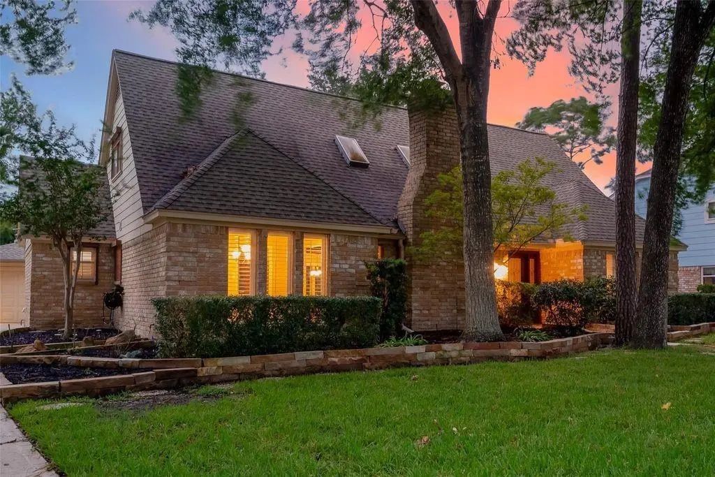 8114 Fernbrook Lane, Houston
