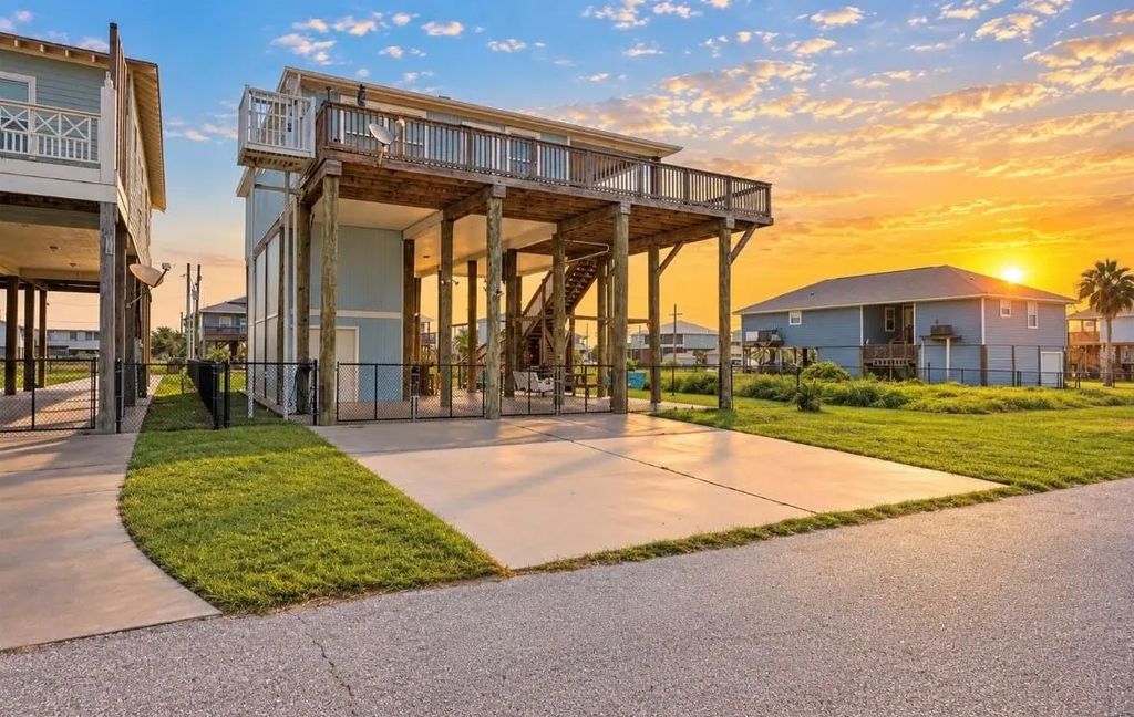 955 Townsend Drive, Crystal Beach