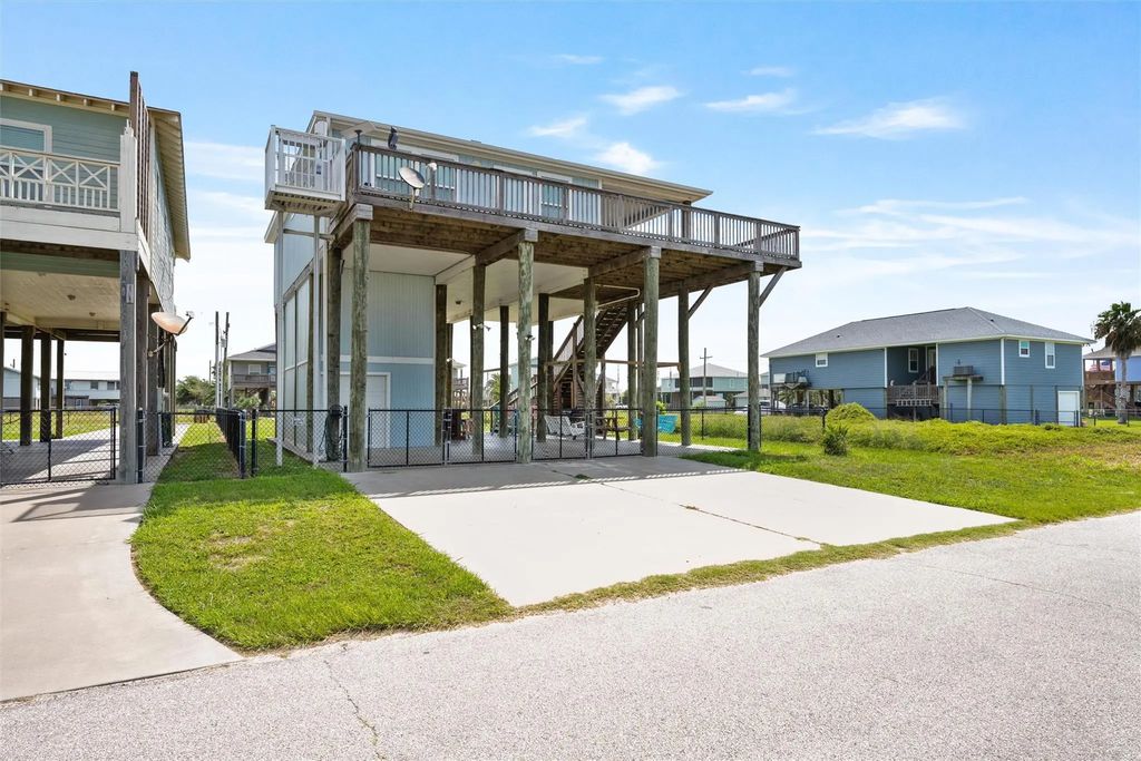 955 Townsend Drive, Crystal Beach