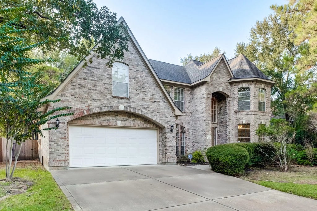 130 E Capstone Circle, The Woodlands