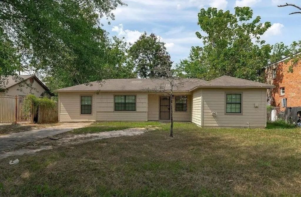 9033 Oak Knoll Lane, Houston