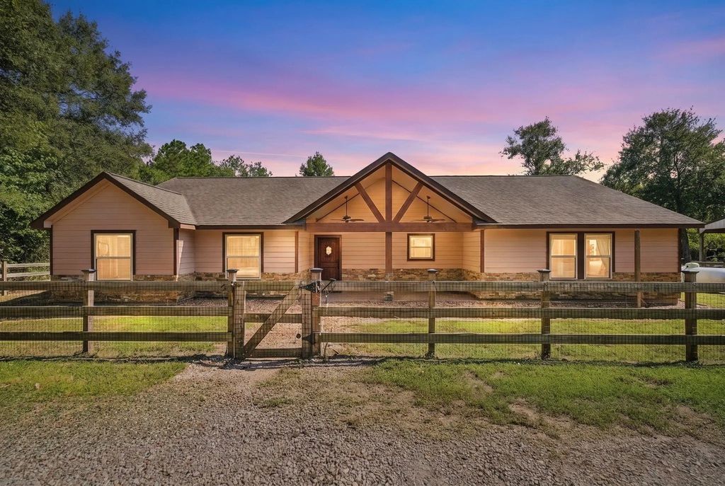 7049 Pine Shadows Road, Cleveland