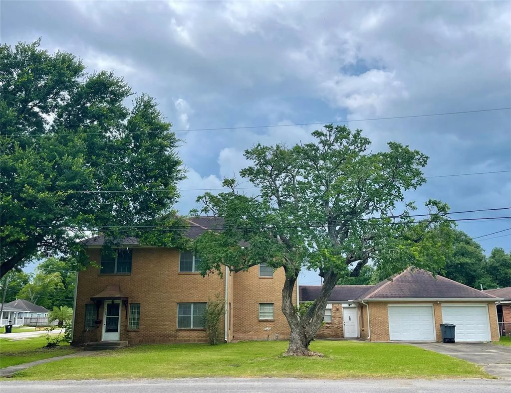 1720 Elm Street, Bay City