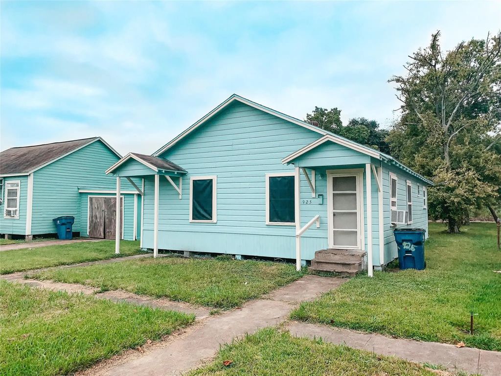 925 4th Avenue N, Texas City