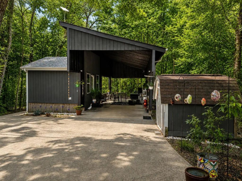 236 W Peterson Loop, Livingston