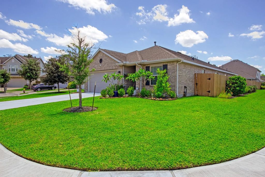 28052 Dove Chase Drive, Spring