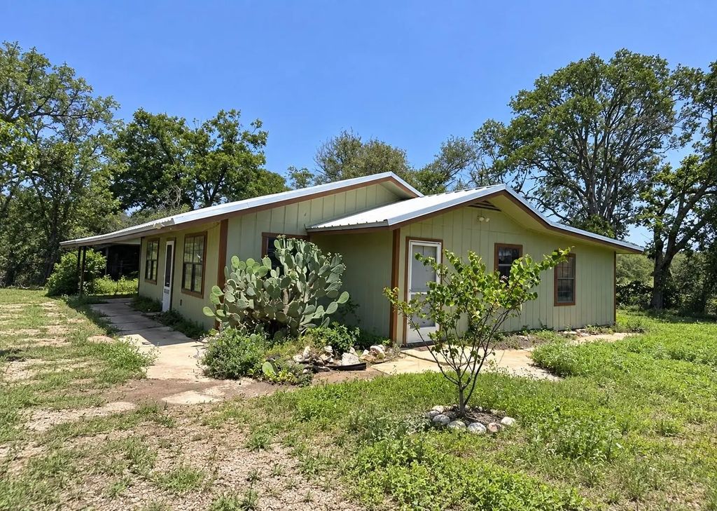 434 Spur Drive, Bandera