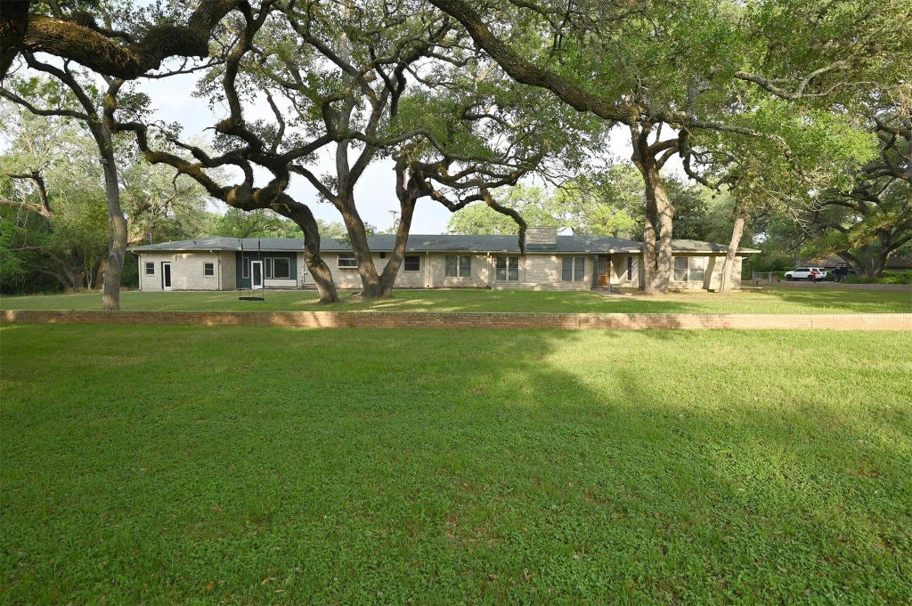 1013 Quail Lane, Eagle Lake