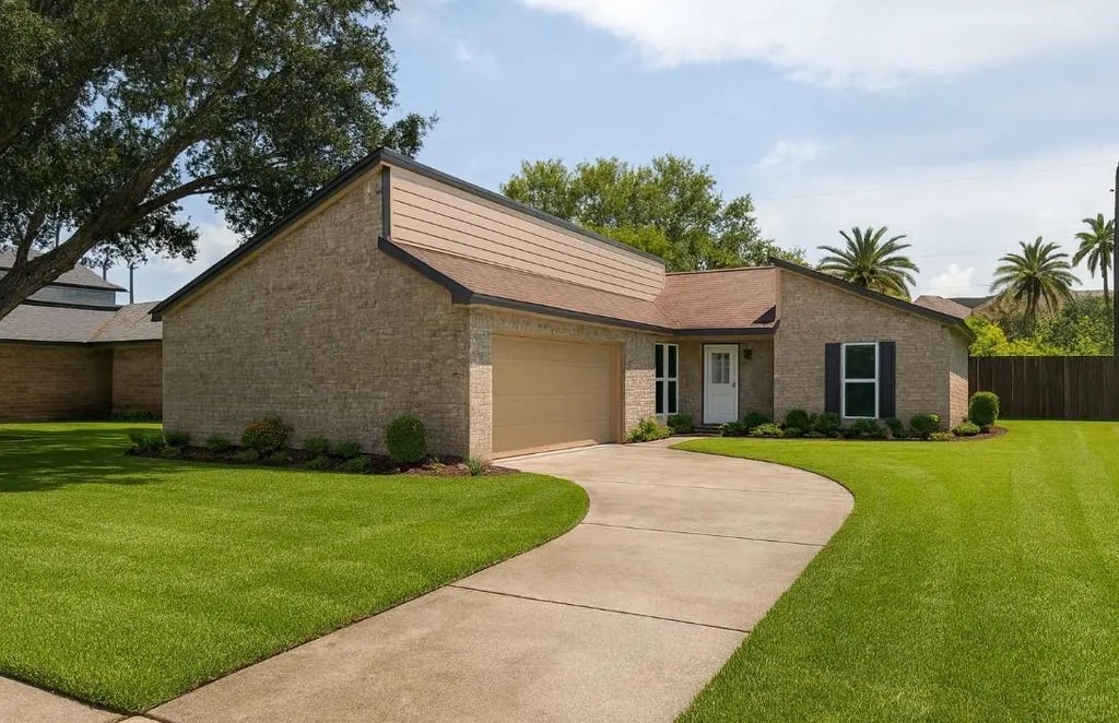 613 S Remington Drive, Angleton